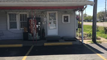 Check-in/check-out kiosk