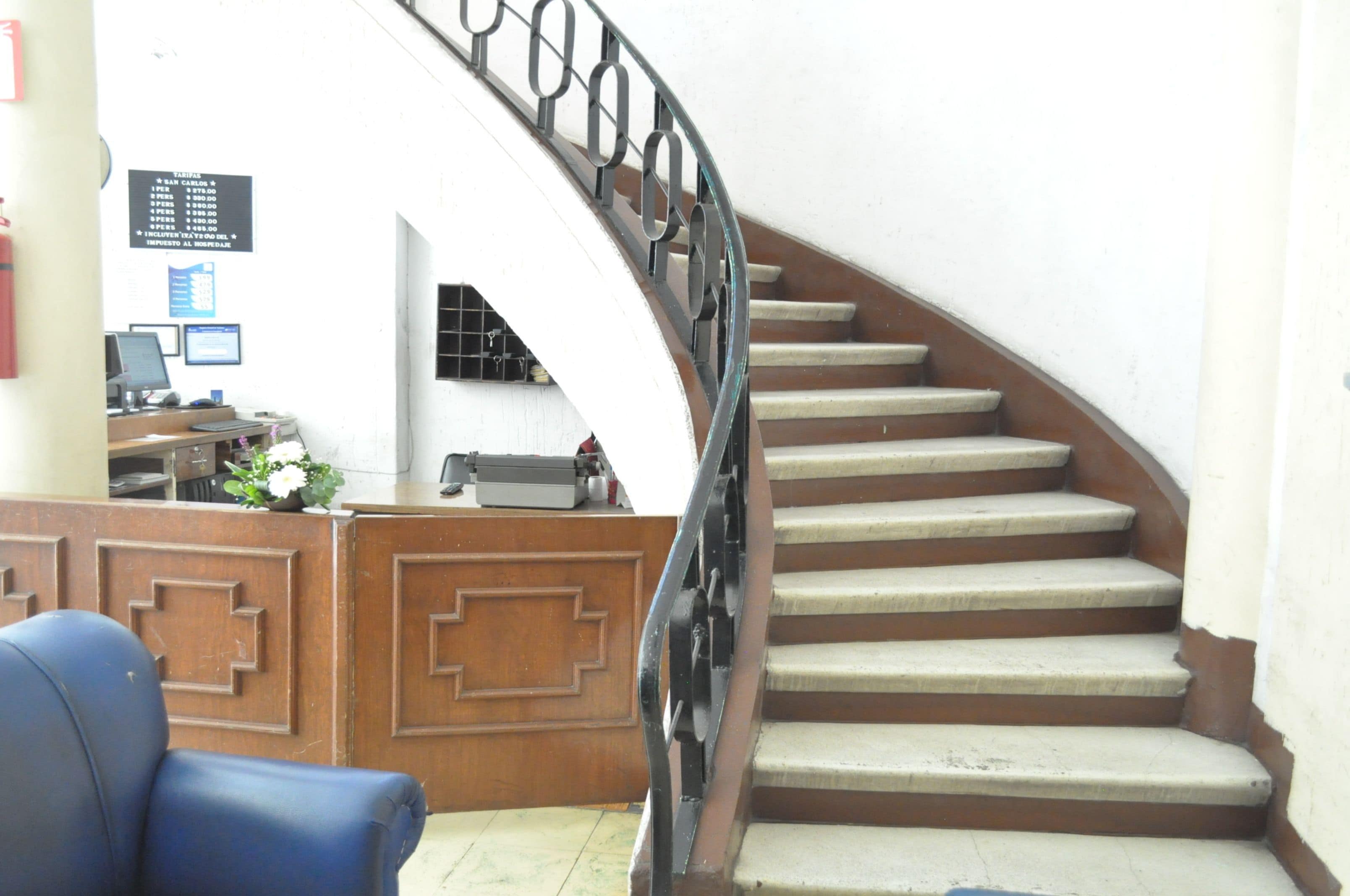 Check-in/check-out kiosk