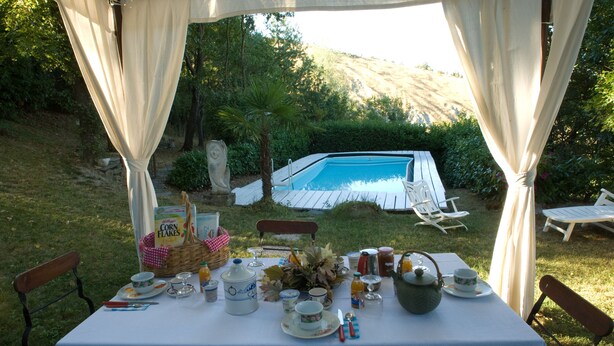 Outdoor dining - B&B Prà de Mandè (Viano)