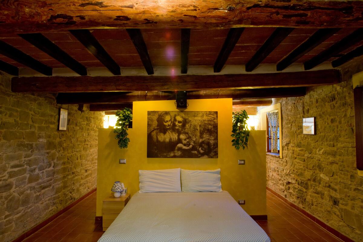 Desk, rollaway beds