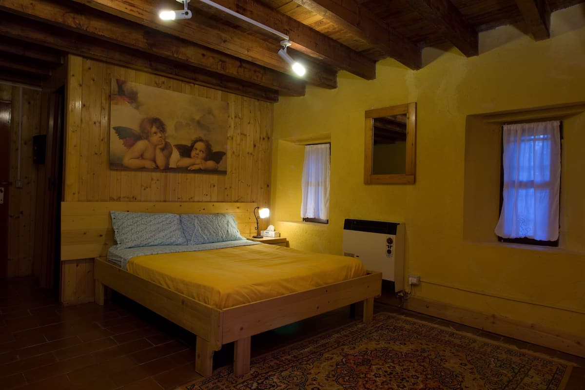 Desk, rollaway beds