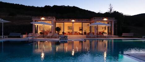 Seasonal outdoor pool, open 8:00 AM to 7:00 PM, pool umbrellas