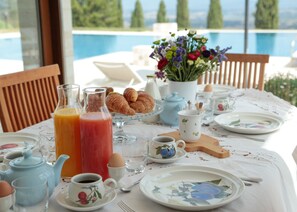 Daily buffet breakfast (EUR 18 per person)