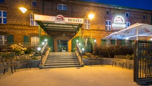 A hostel with a sign indicating it is a "PRZYSTANEK TORU" establishment. - Przystanek Toruń (Torun)