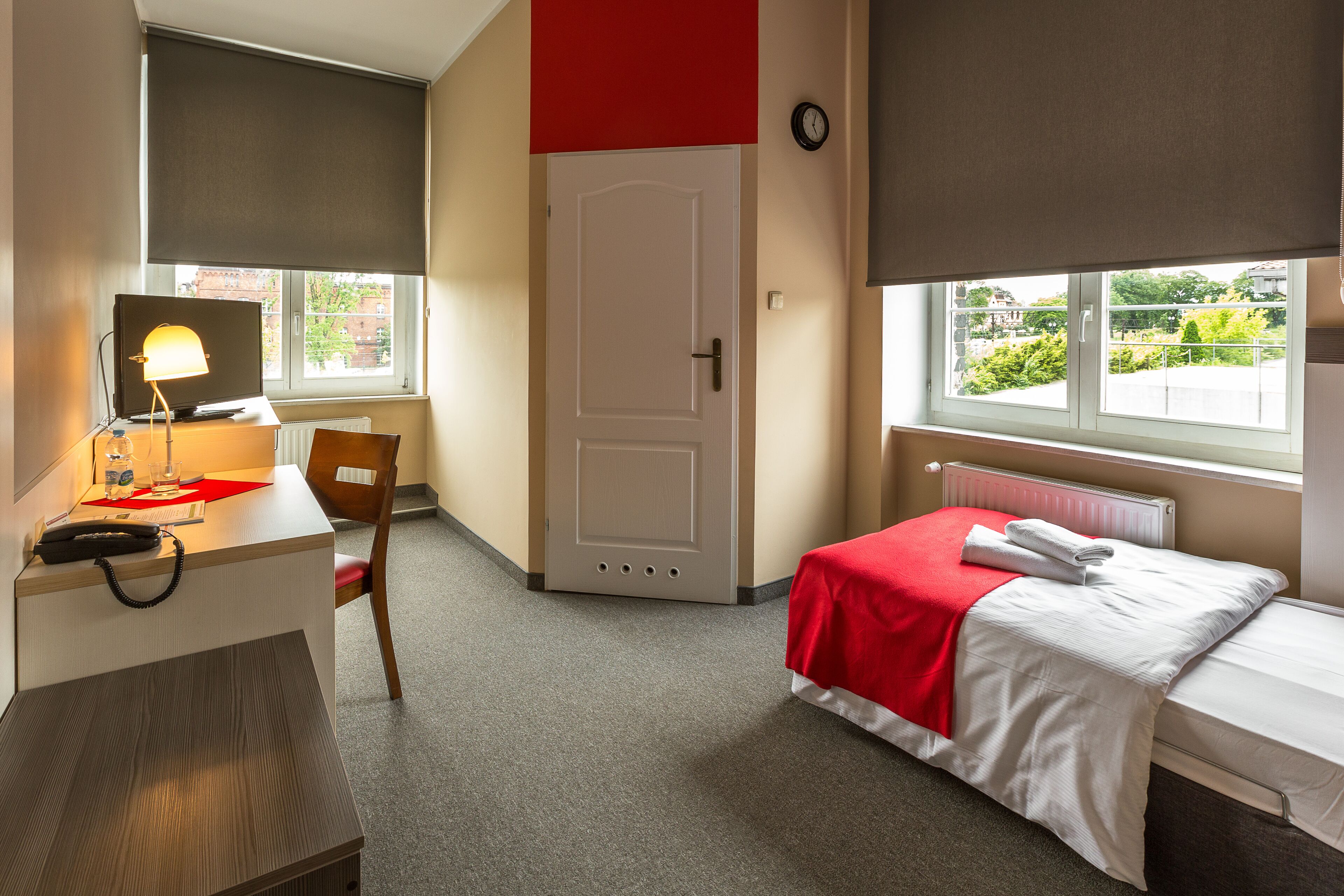 basic single room | bed sheets