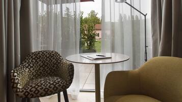 1 bedroom, premium bedding, minibar, in-room safe