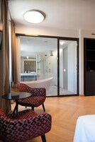 1 habitación, ropa de cama de alta calidad y minibar 