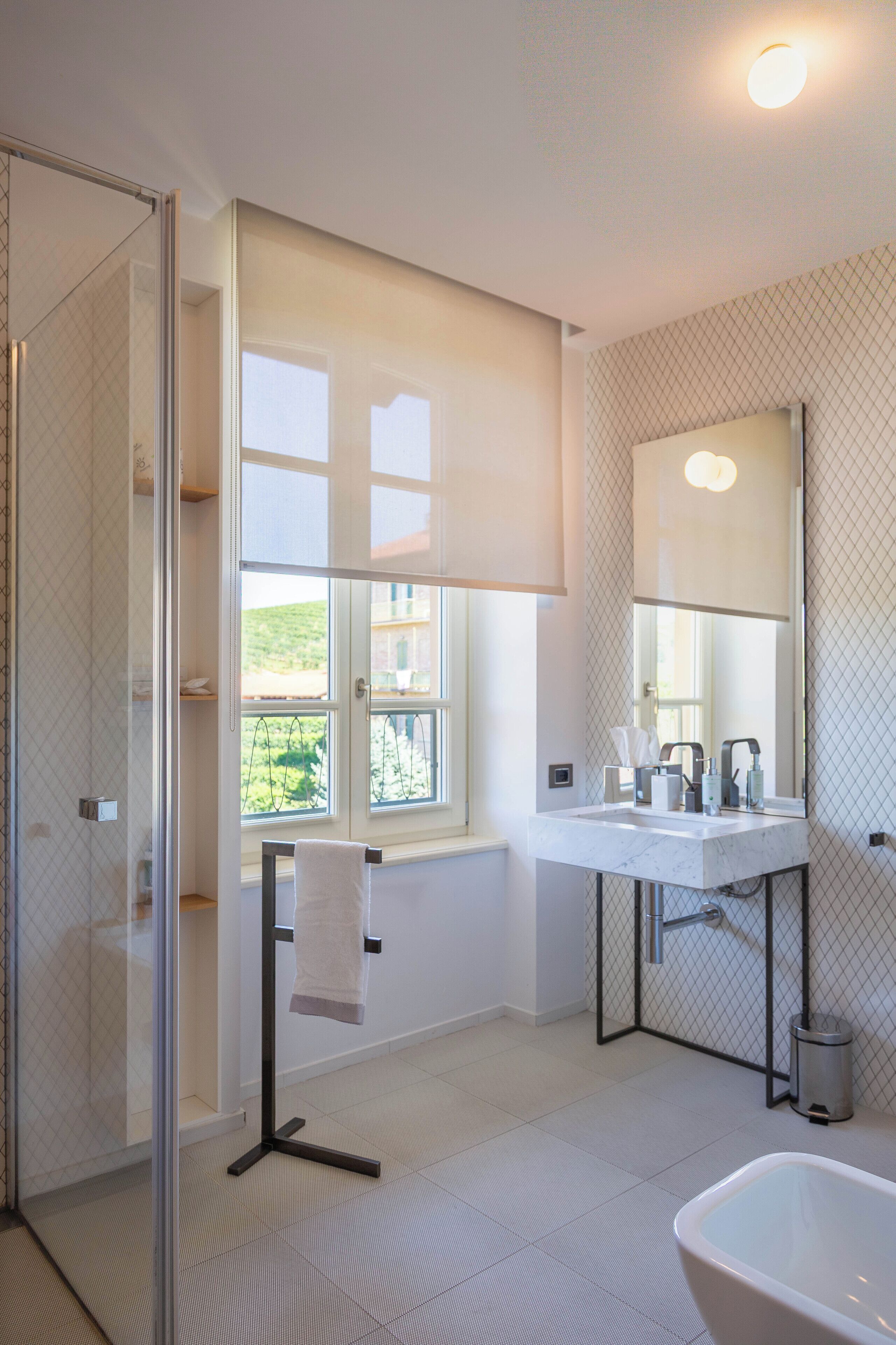 camera comfort | bathroom | rainfall showerhead, free toiletries, hair dryer, bathrobes