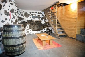 House, 2 Bedrooms (Vulcano) | Living area | Flat-screen TV - Aldeia dos Caldeirões (Madalena)