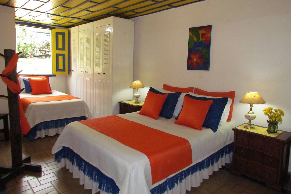 Triple Room | In-room safe, WiFi (free), bed sheets