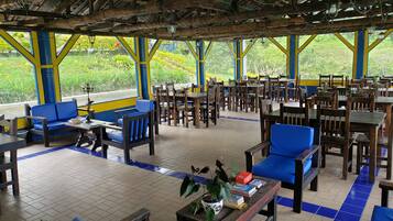 Breakfast, lunch and dinner served