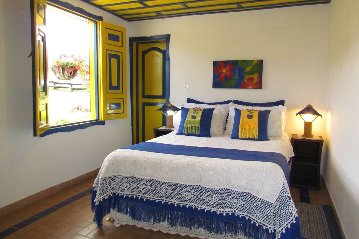 Double Room | In-room safe, WiFi (free), bed sheets