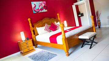 1 bedroom, Egyptian cotton sheets, premium bedding, in-room safe