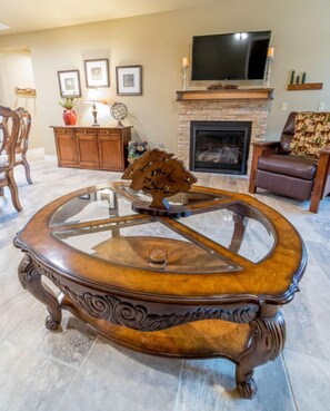 Premium Suite, Ensuite, Mountain View (Mist Trail Suite) | Living area | 35-inch TV with cable channels, table tennis