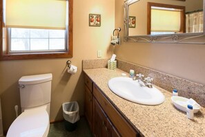 Room, Ensuite, Mountain View (Golden Delicious Suite) | Bilik Mandi