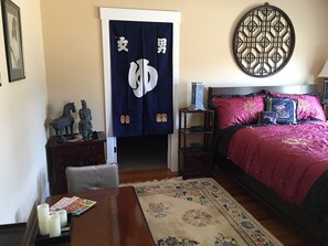 Driepersoonskamer, en-suite badkamer, uitzicht op park (Asian Room) | 1 slaapkamer, gratis wifi