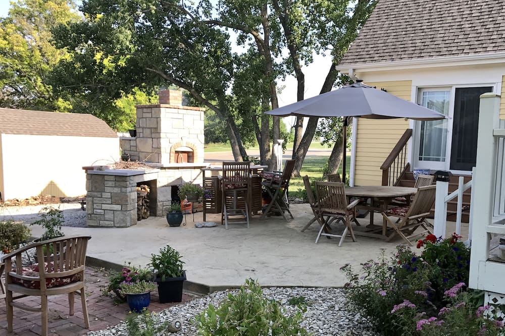Attwood House Bed and Breakfast - Clay Center, KS