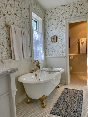 Captain and Lizzie, 1 King Bed | Bathroom | Designer toiletries, hair dryer, bathrobes, towels - McCall House Boutique Inn (Ashland)