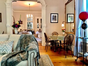 Lounge - McCall House Boutique Inn (Ashland)