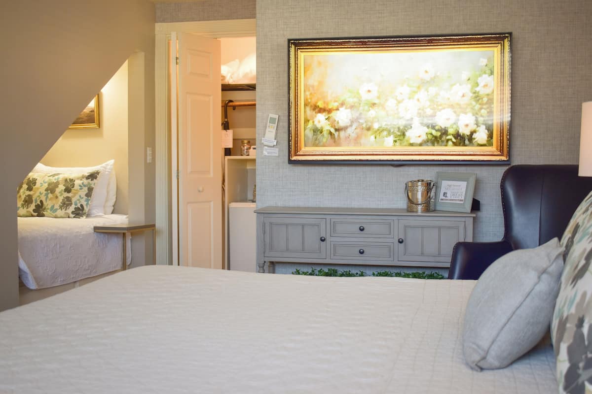Room, Multiple Beds