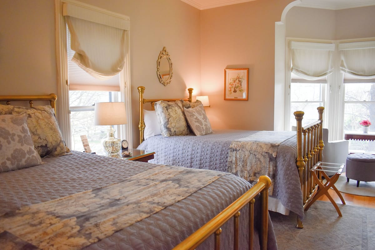 Room, 2 Queen Beds, Ensuite
