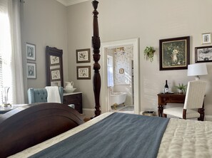Captain and Lizzie, 1 King Bed | Premium bedding, individually decorated, individually furnished - McCall House Boutique Inn (Ashland)