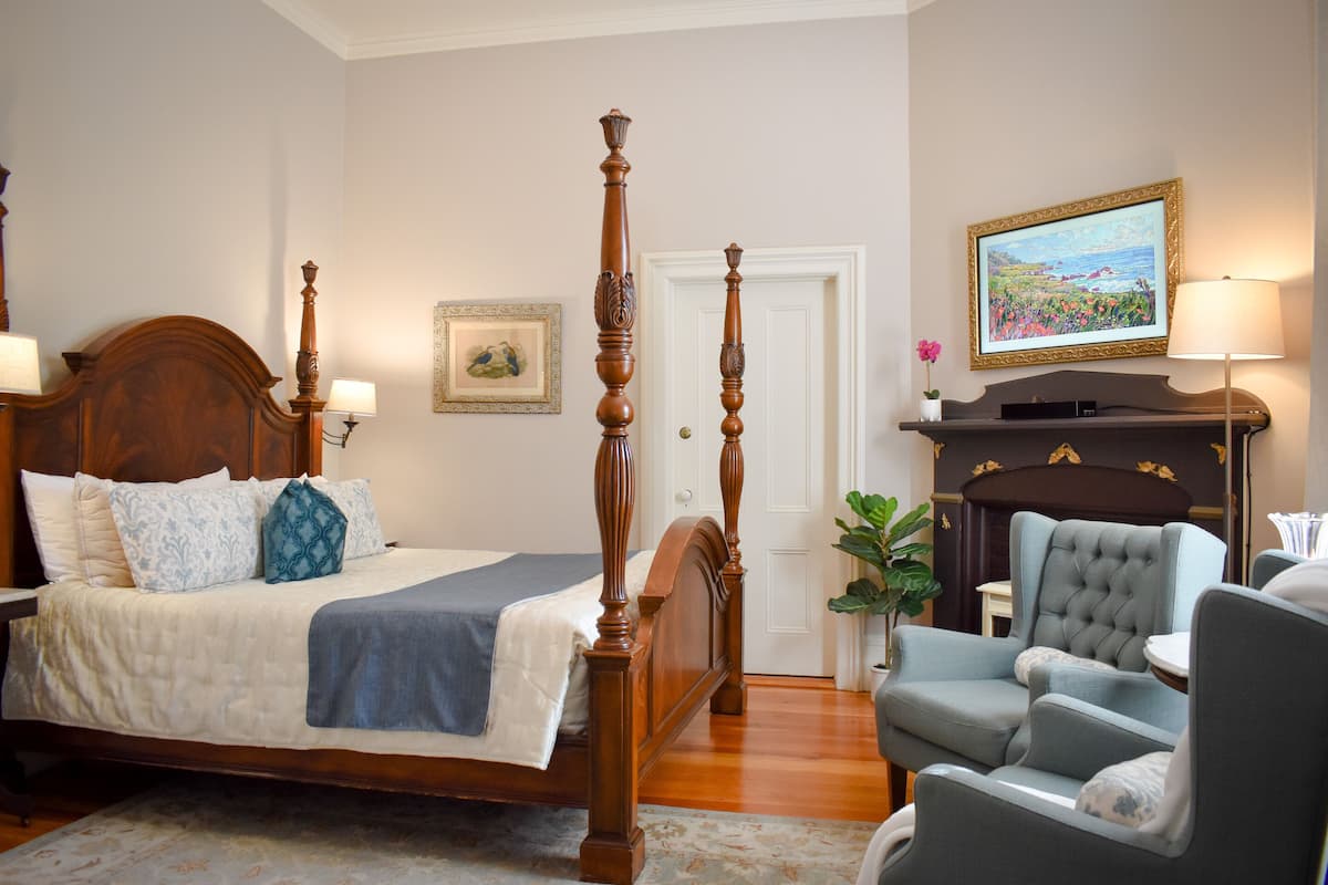 Room, Bathtub