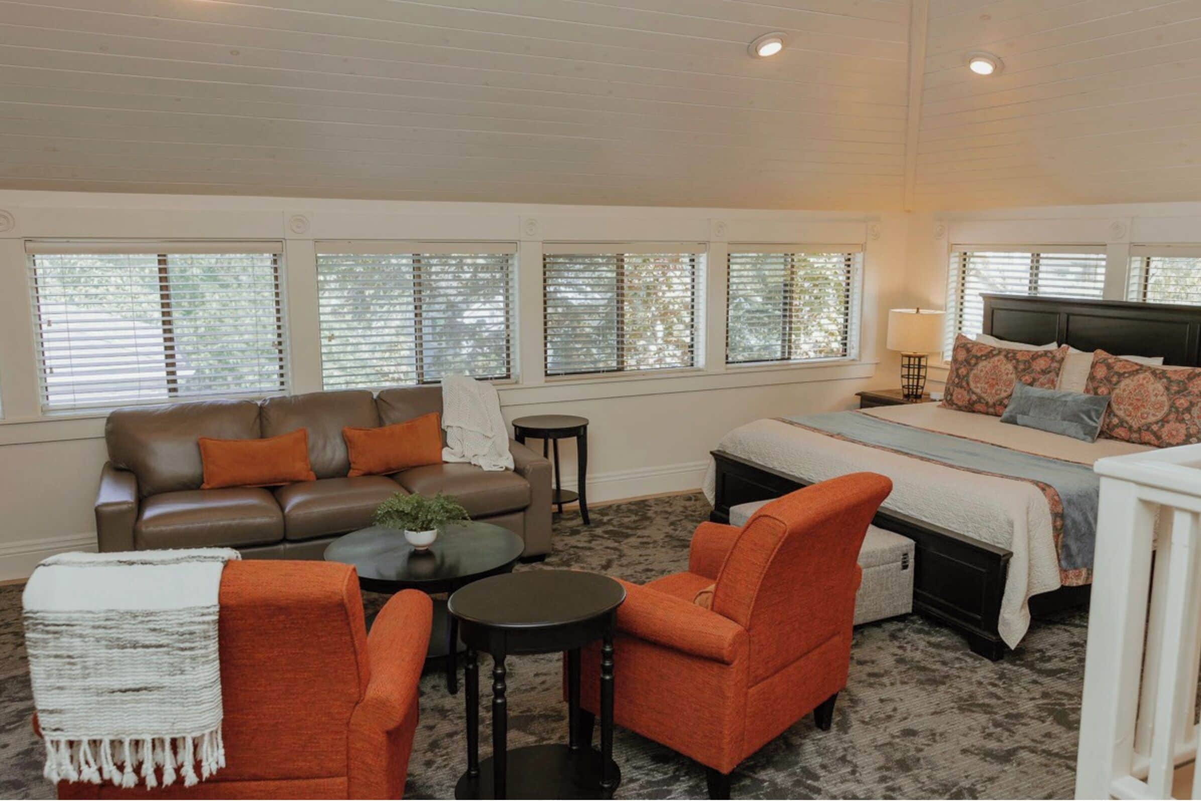 套房, 1 張特大雙人床, 壁爐 | 高級寢具、獨特裝潢、布置獨特、熨斗/熨衣板