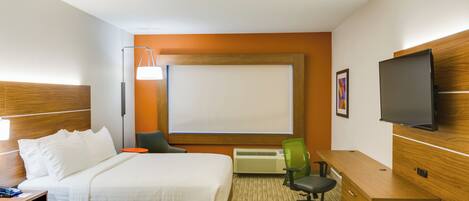 Habitación de hotel con dos camas, un escritorio, una silla, un televisor de pantalla plana, un ventanal grande y un aire acondicionado instalado en la pared.