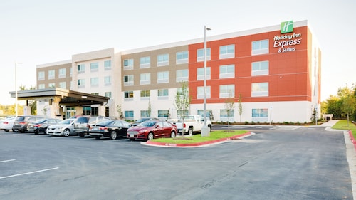Holiday Inn Express & Suites Russellville by IHG