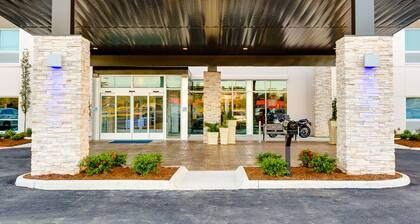 Holiday Inn Express & Suites Russellville by IHG