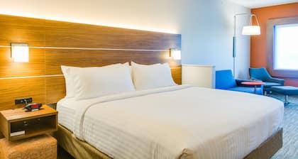 Holiday Inn Express & Suites Russellville by IHG