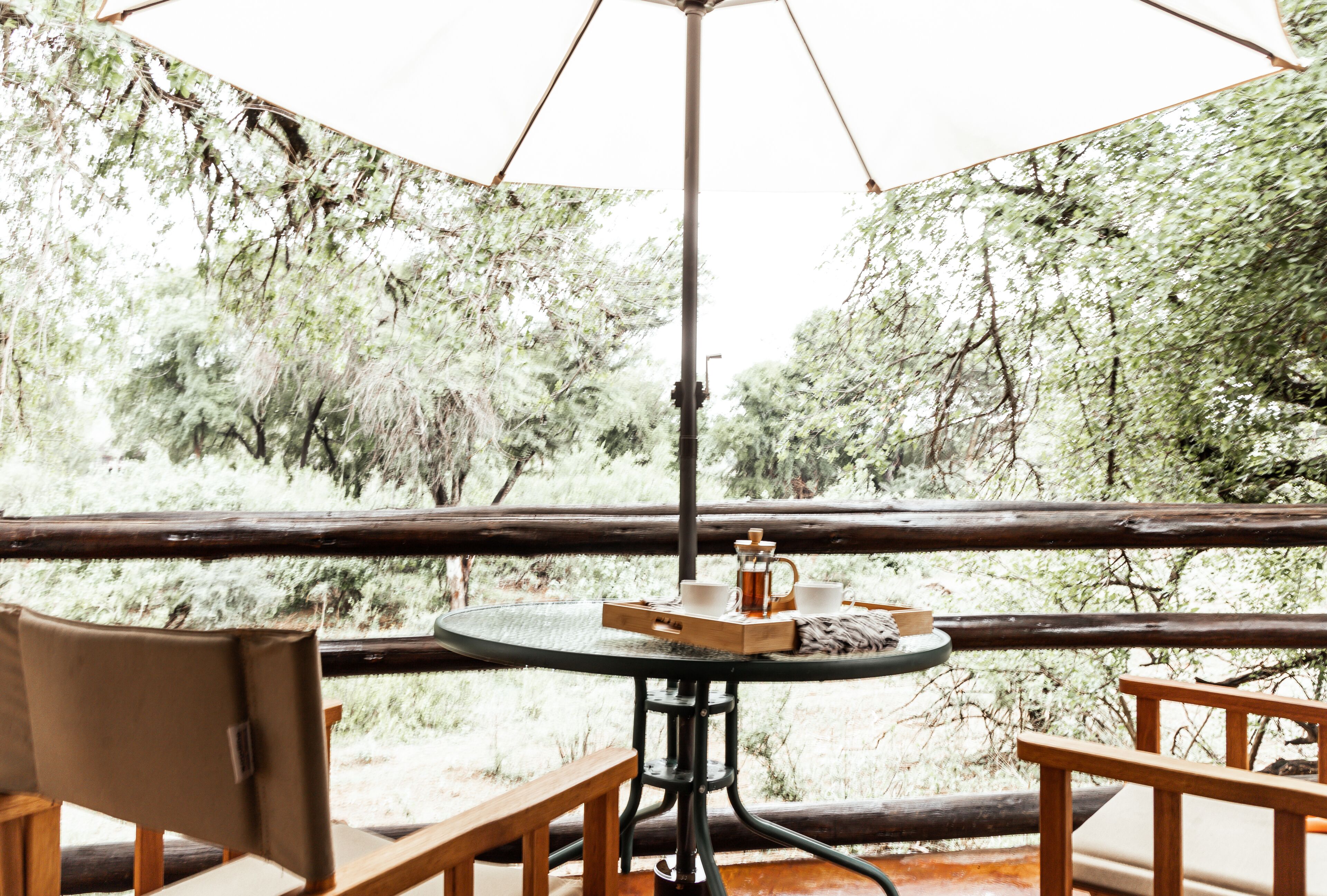 Exclusieve bungalow, 1 slaapkamer, privébadkamer, uitzicht op rivier | Luxe beddengoed, een minibar, individueel gedecoreerd