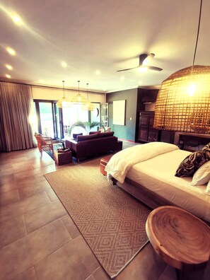 Quarto casal superluxo | Roupas de cama premium, frigobar, cofres nos quartos