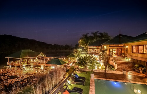 Bambuu Lakeside Lodge