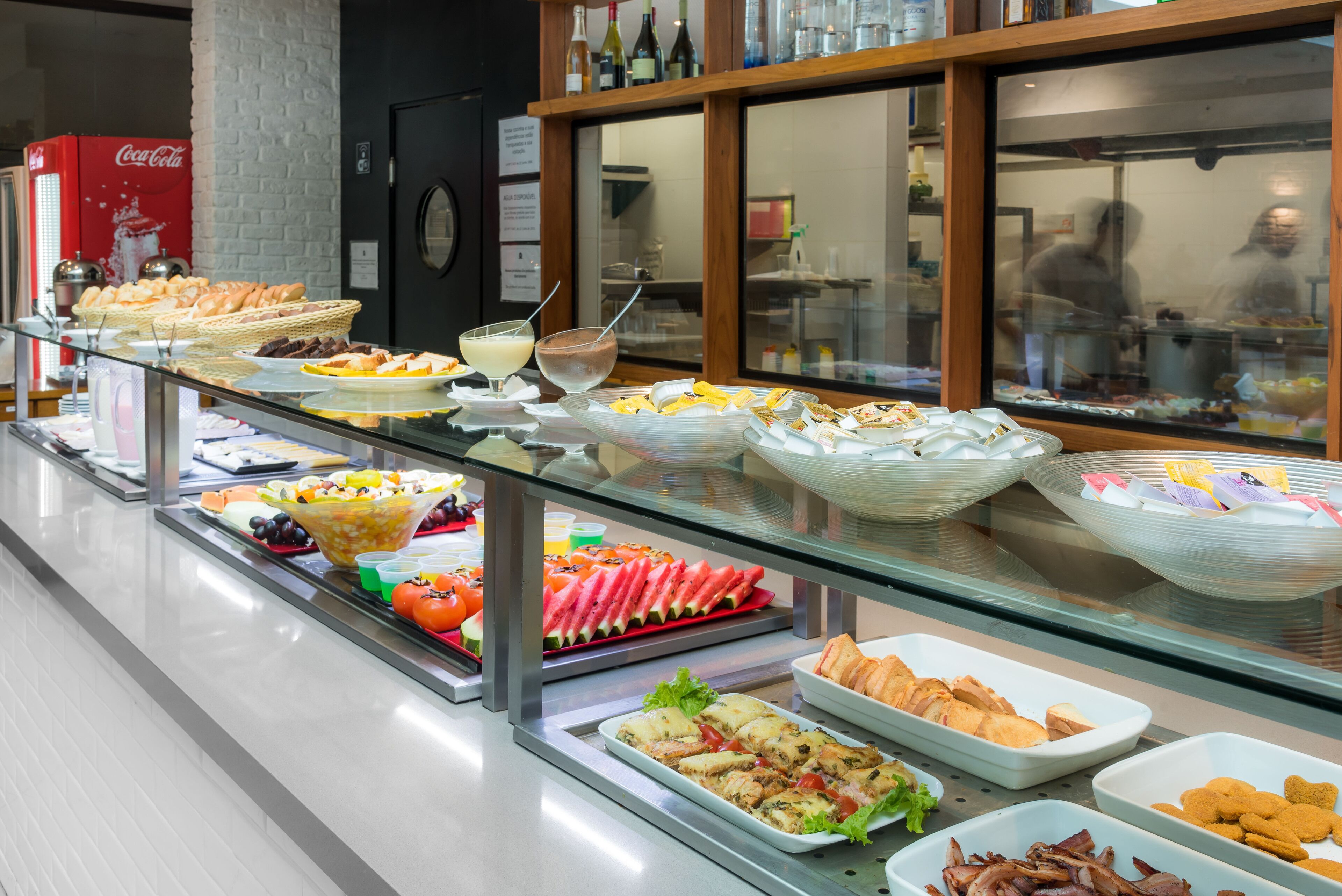 daily buffet breakfast (brl 33 per person)