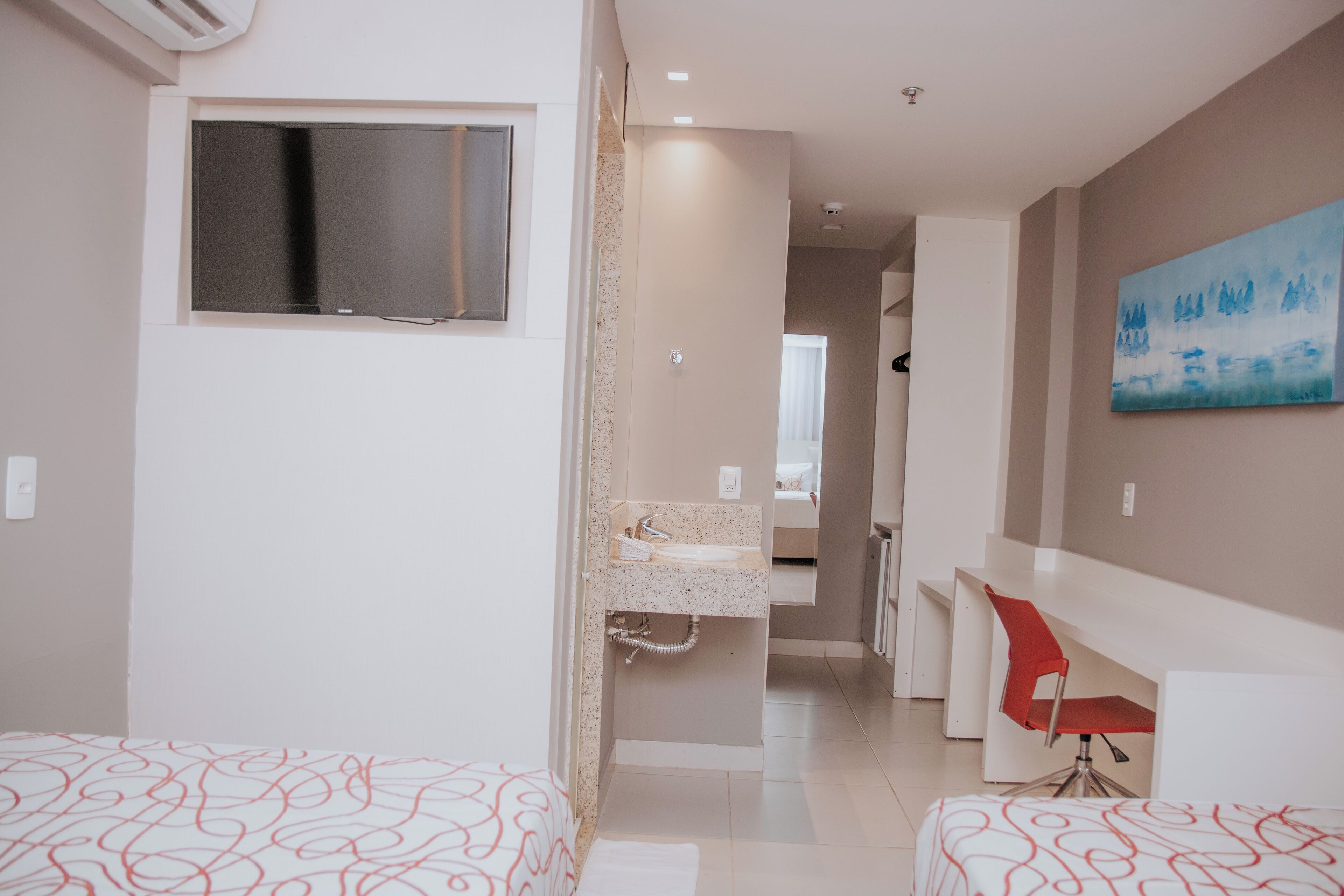 standard twin room | minibar, desk, laptop workspace, blackout curtains