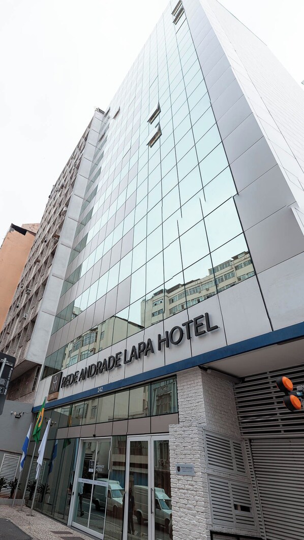 The Rede Andrade Lara Hotel building facade with reflective glass windows and a sign indicating the hotel's name. - Rede Andrade Lapa (Rio de Janeiro)