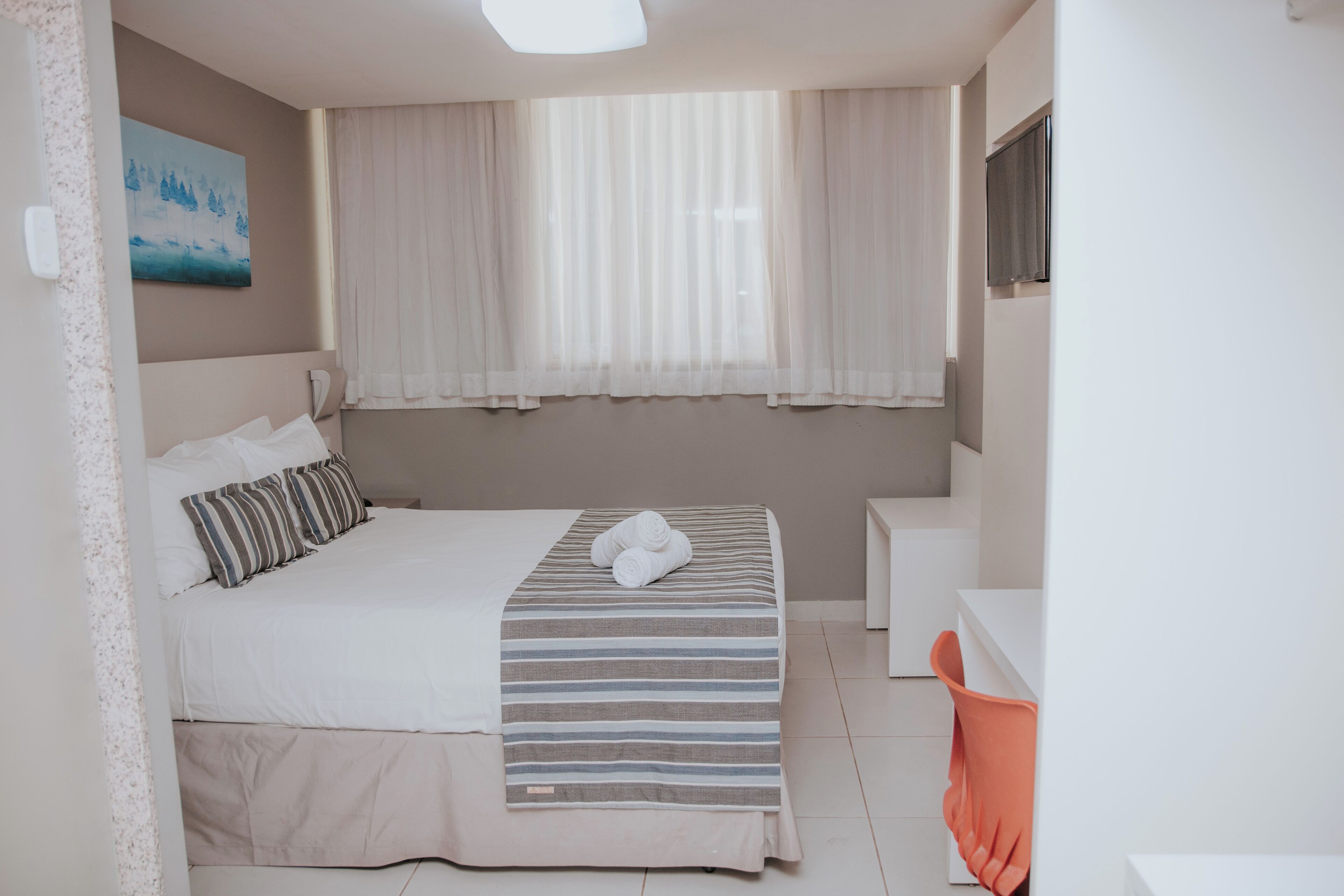 standard double room | minibar, desk, laptop workspace, blackout curtains