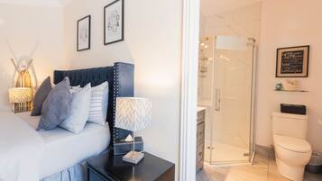 Superior Double Room, Ensuite (Main Floor)