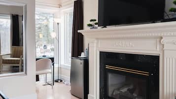 Standard Double Room, Ensuite (Fireplace, Main floor)