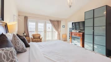Honeymoon Double Room, Hot Tub (Upper floor Rose Room )