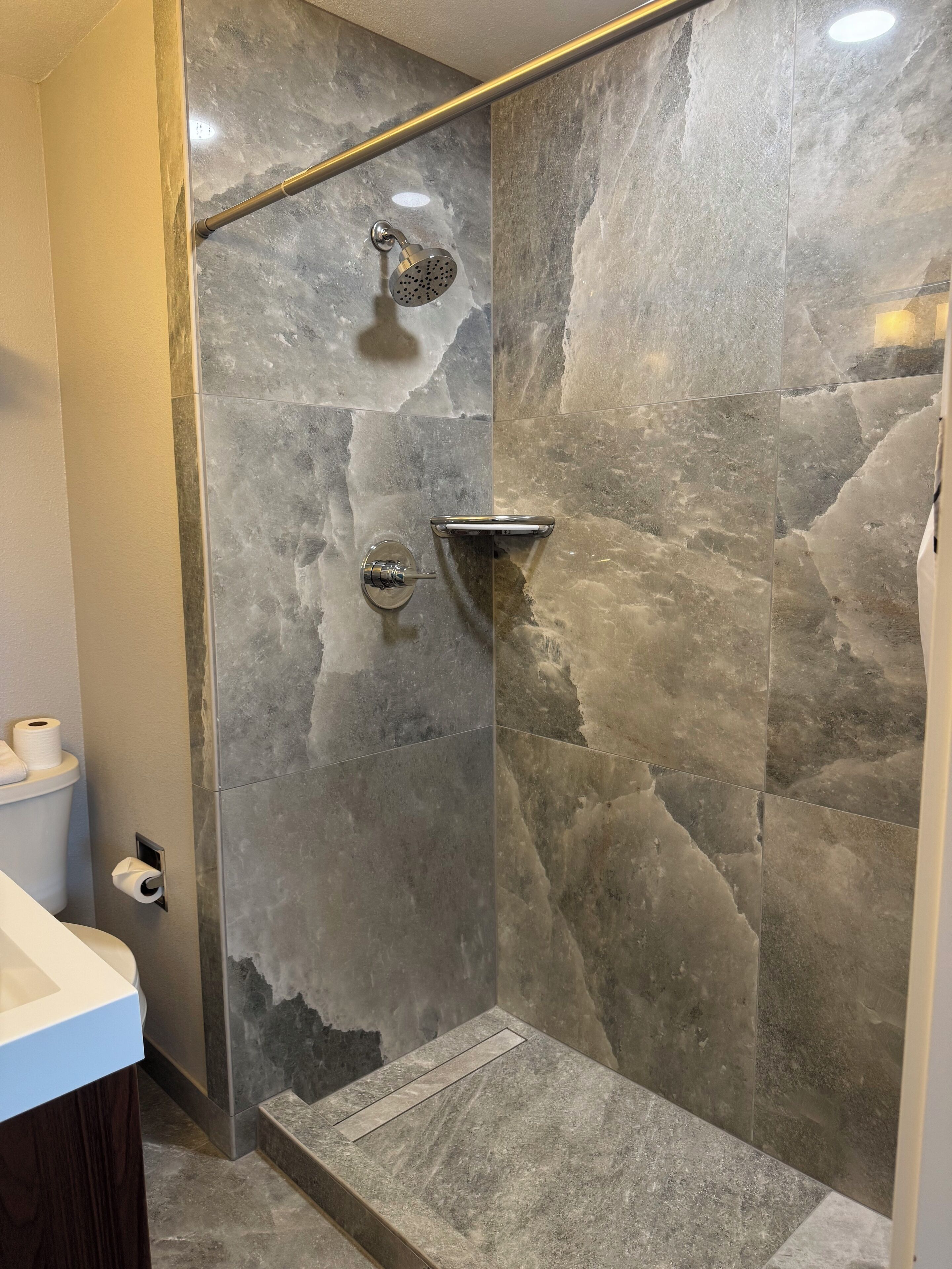 Standard Room, 2 Queen Beds (Pet Friendly) | Bathroom