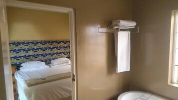 Suíte grand | Banheiro | Secador de cabelo, roupões de banho, toalhas de banho