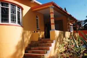 Exterior - Sleepy Gecko Guest House (Johannesburg)