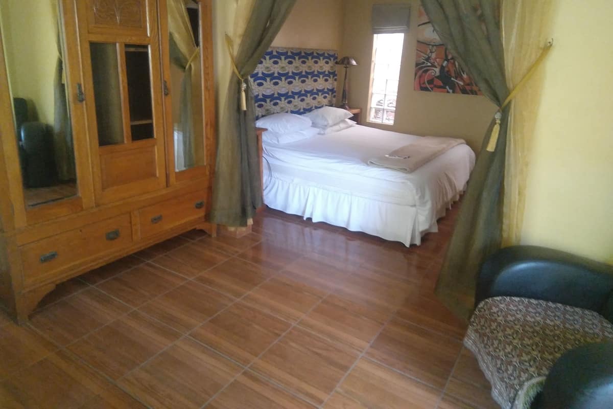 In-room safe, desk, iron/ironing board