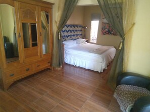 Suite | In-room safe, desk, iron/ironing board - Sleepy Gecko Guest House (Johannesburg)