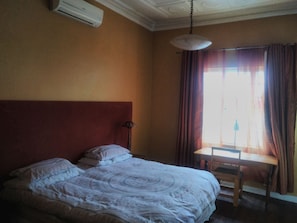 Chambre Luxe | Coffres-forts dans les chambres, bureau, fer et planche à repasser