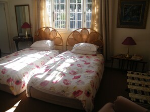 1 habitación, cubrecamas, cortinas blackout y wifi gratis 