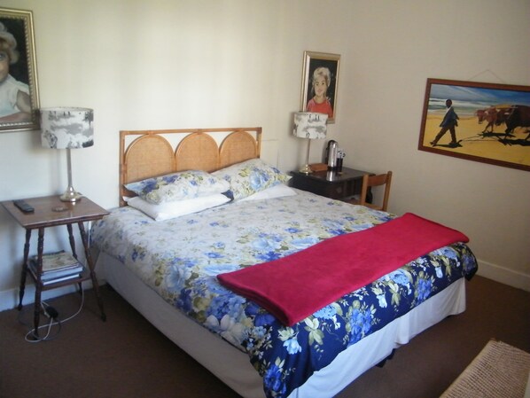 Twin Room | 1 bedroom, down comforters, blackout drapes, free WiFi
